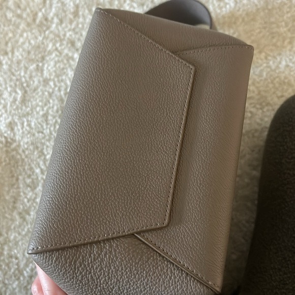 Celine Sangle - Picture 3 of 5